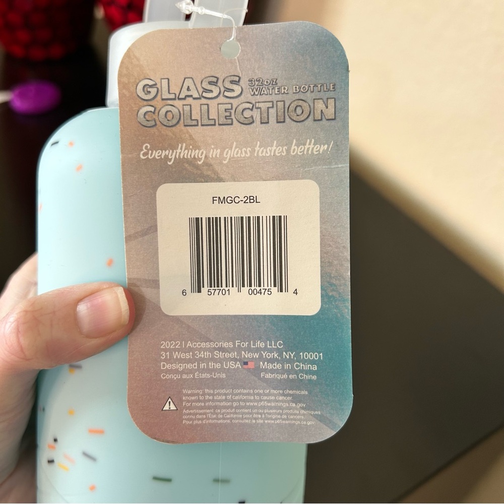32 oz Glass Water Bottle with Blue Confetti Silicon Sleeve - Picture 8 of 15